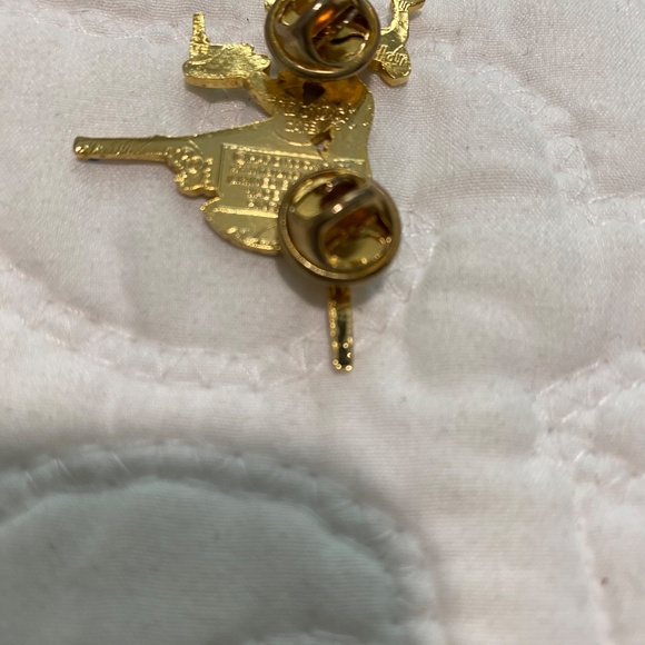 Hard Rock Cap (Bundled with Key Ring and Pin) - Picture 11 of 12